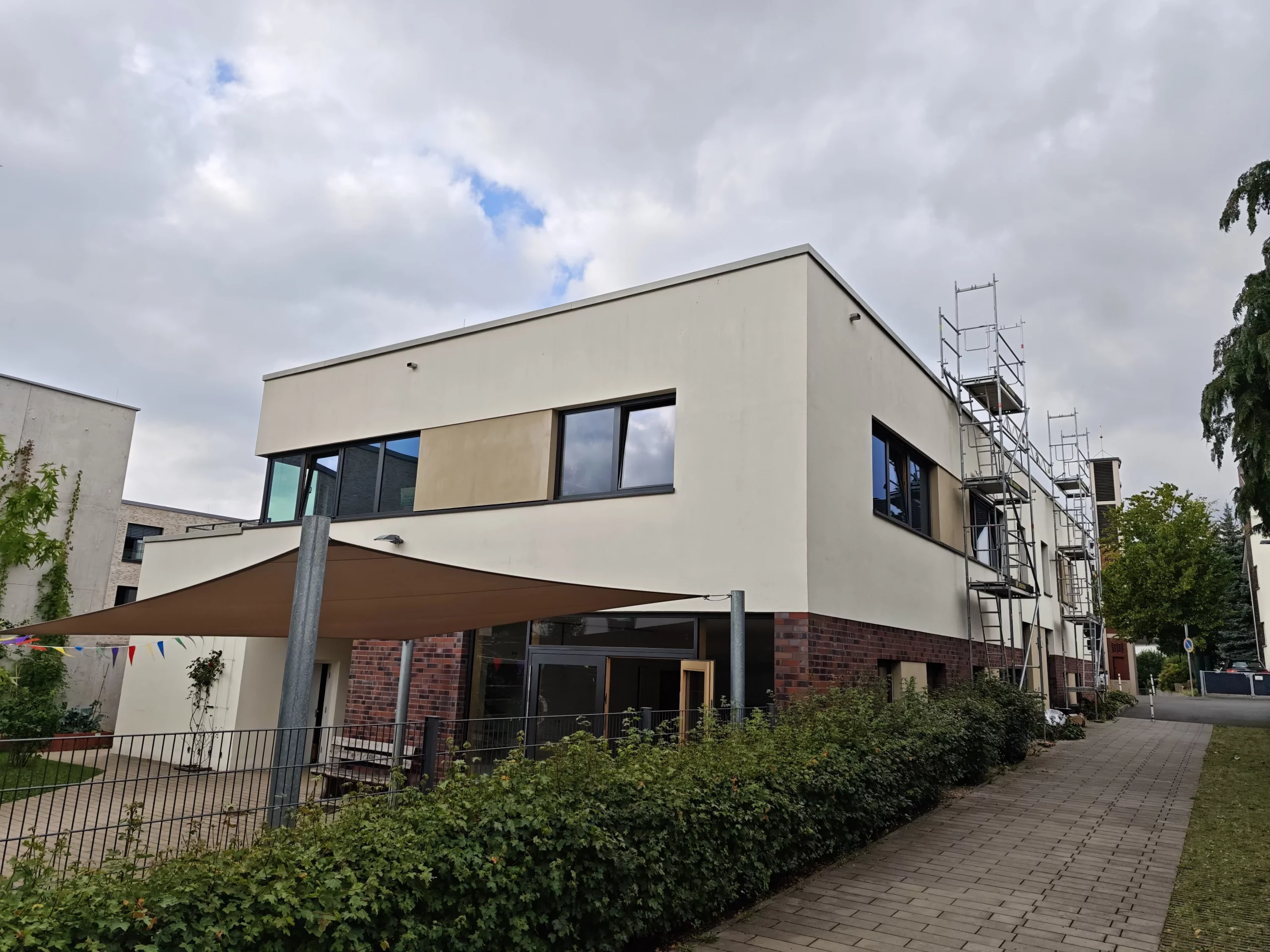 Sanierung und Fassadenarbeiten am Kindergarten Rosenhecke in Eschborn Taunus – Referenzprojekt der Suppro GmbH Bauunternehmen