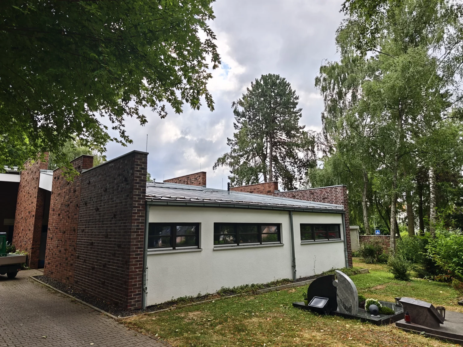 Neuer Verwaltungsanbau am Friedhof Eschborn – Suppro GmbH Bauunternehmen, Anbau, Modernisierung, Rhein-Main