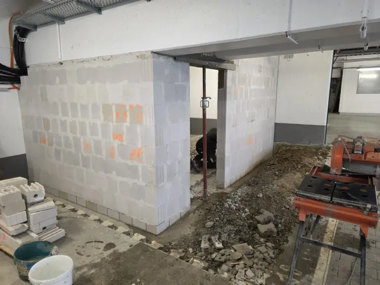 Massivbau Technikraum mit Türöffnung im Parkhaus Deutsche Leasing AG, Suppro GmbH, Bad Homburg 2025