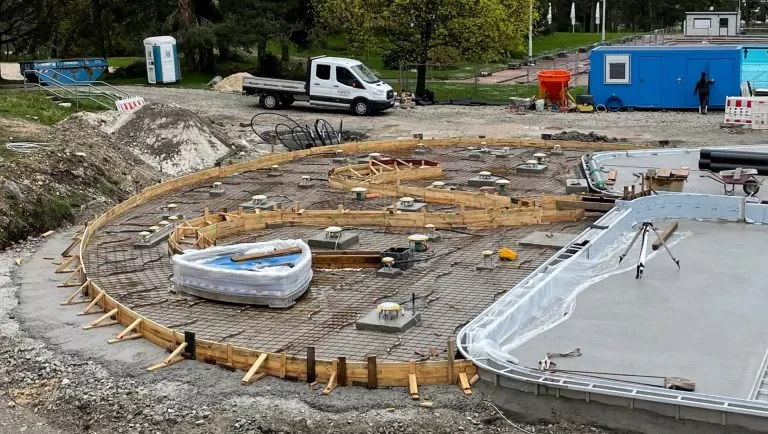 Bau eines Wasserspielplatzes in ein Kinderschwimmbad Suppro, Baufirma, Bauunternhemen, Referenzen, Frankfurt, Offenbach am Main, Bad Homburg, Oberursel, Bad Nauheim, Friedberg, Bad Vilbel, Karben, Eschborn, Kronberg, Königstein, Bad Soden sowie im Hochtaunuskreis, Wetteraukreis und im gesamten Rhein-Main Gebiet.
