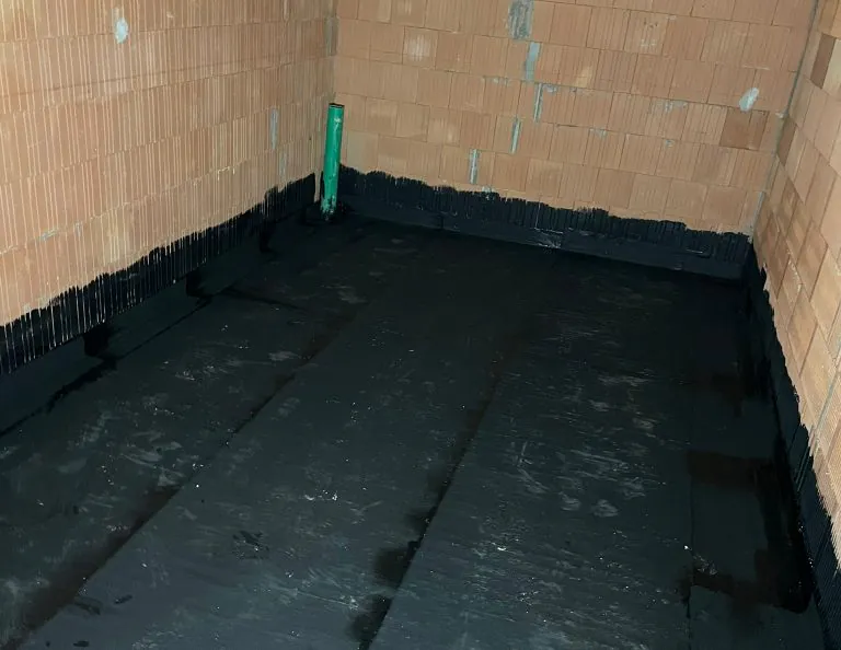 Kellerbodenabdichtung Bodenplatte WC-Gebäude Hessenpark Suppro, Abdichtunsgarbeiten, Referenzen, Frankfurt, Offenbach am Main, Bad Homburg, Oberursel, Bad Nauheim, Friedberg, Bad Vilbel, Karben, Eschborn, Kronberg, Königstein, Bad Soden sowie im Hochtaunuskreis, Wetteraukreis und im gesamten Rhein-Main Gebiet.