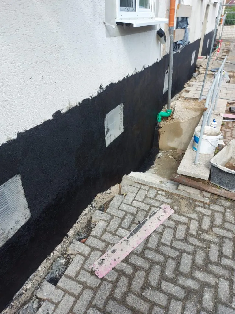 Sockelabdichtung, Kellerwandsanierung, Wohnhaus, Keller, feuchte Wand, Rosbach, Frankfurt, Offenbach am Main, Bad Homburg, Oberursel, Bad Nauheim, Friedberg, Bad Vilbel, Karben, Eschborn, Kronberg, Königstein, Bad Soden sowie im Hochtaunuskreis, Wetteraukreis und im gesamten Rhein-Main Gebiet.