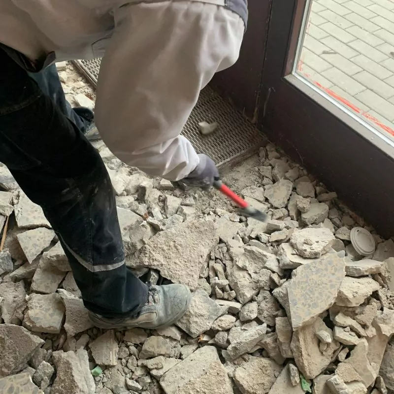 Abbrucharbeiten Estrich in Steinbach Taunus – Entfernung alter Bodenbeläge durch Suppro GmbH Bauunternehmen