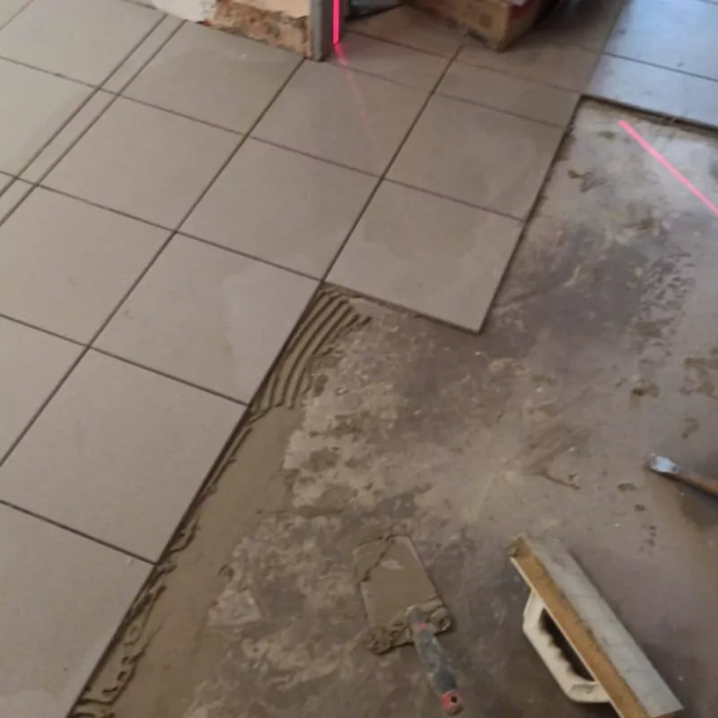 Fliesenverlegung und Sanierung durch Suppro GmbH – Bauunternehmen für professionelle Fliesenarbeiten, Innenausbau und Modernisierung in Frankfurt, Offenbach, Friedrichsdorf, Bad Homburg, Oberursel und im gesamten Rhein-Main-Gebiet